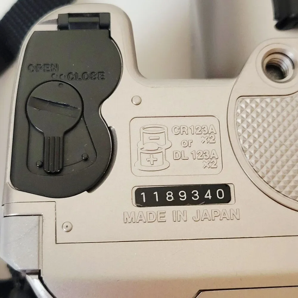 Olympus 35mm Film Camera 28-110mm Zoom Lens 4x Twin Flash Quartzdate w/ Case...